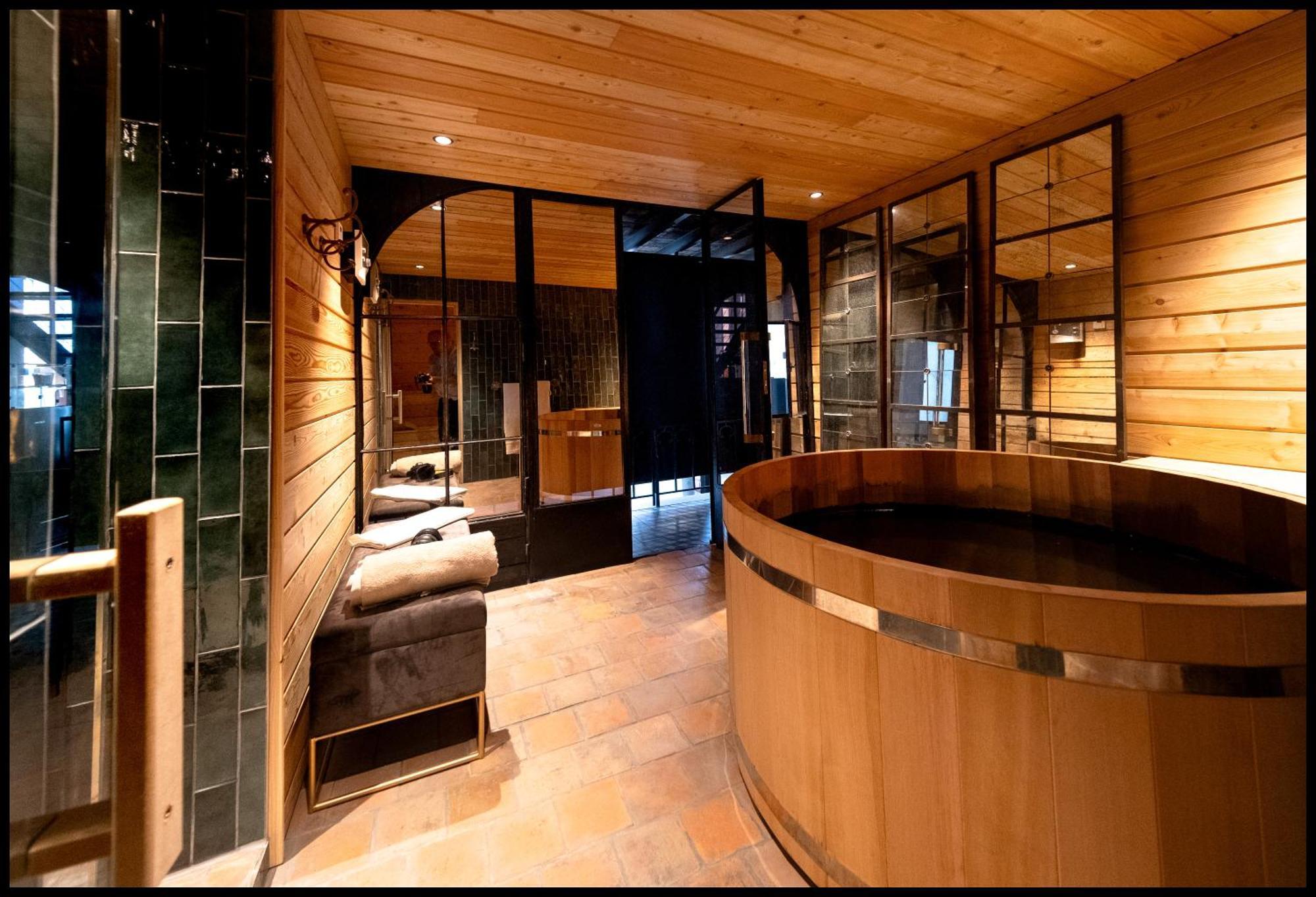 La Chapelle Du Carmel - Centre - 340 M2 - - Cinema - Parking - Villa *