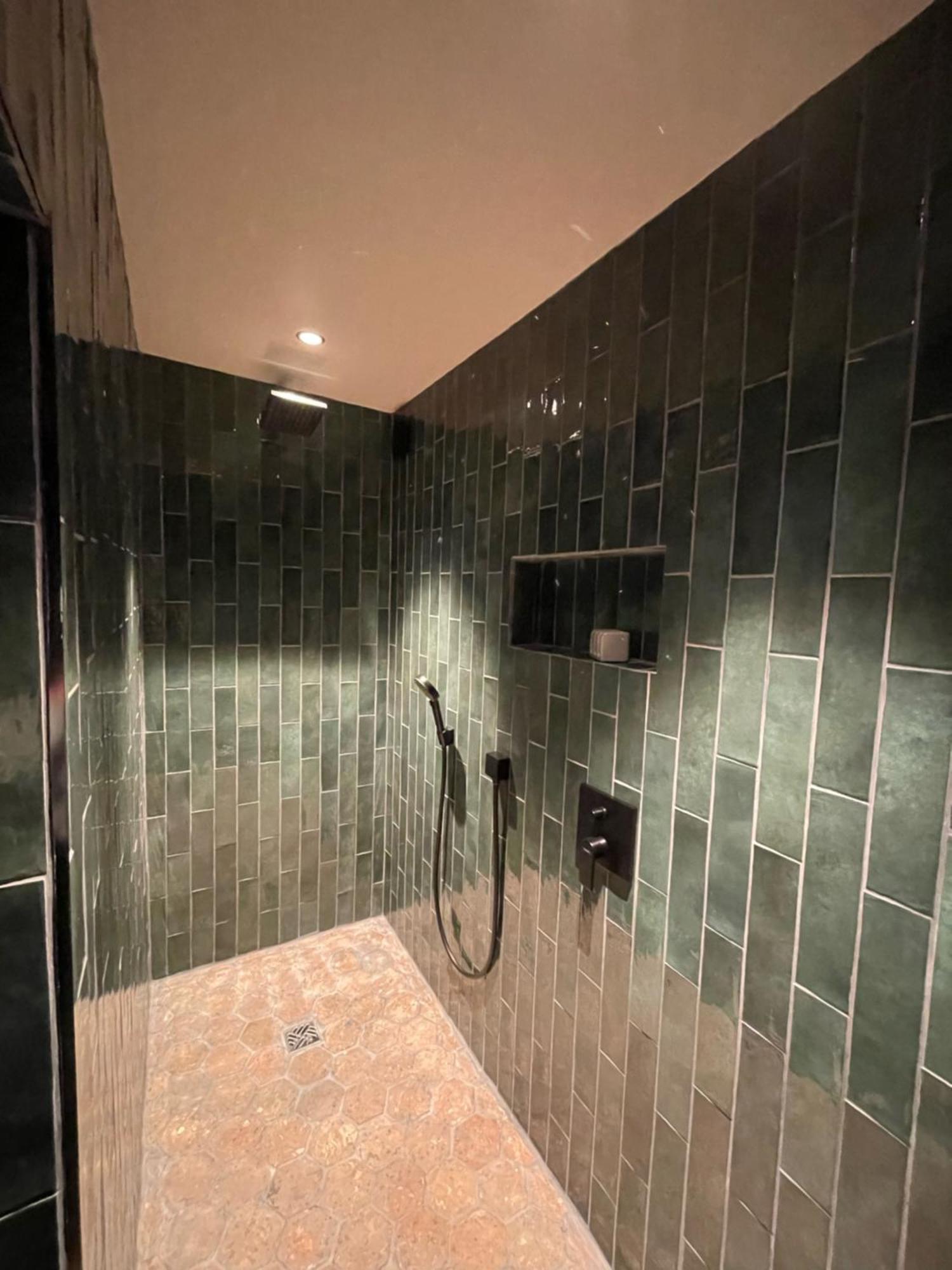 Villa La Chapelle Du Carmel - Centre - 340 M2 - - Cinema - Parking - Reims